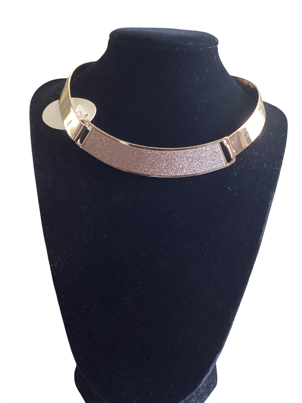 🌺 NWT Gold-Tone Glitter Accent Choker Necklace